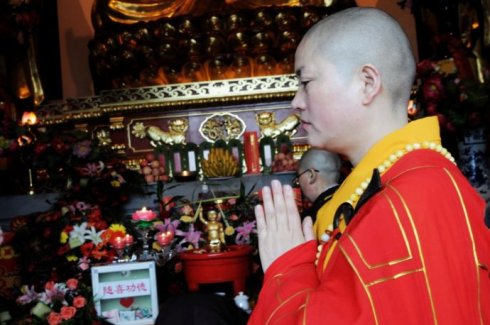 「比丘尼」娑婆苦海化青莲：比丘尼明道法师出家历程
