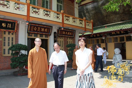 「佛教」福建厦门市委统战部黄菱部长到市佛协及虎溪岩寺、鸿山寺调研 「佛教」福建厦门市委统战部黄菱部长到市佛协及虎溪岩寺、鸿山寺调研