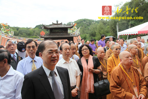 「金门」两岸嘉宾共同参加金门海印寺大雄宝殿落成剪彩 「金门」两岸嘉宾共同参加金门海印寺大雄宝殿落成剪彩