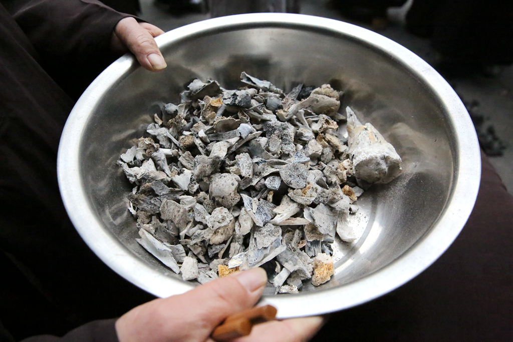 「传喜法师」慈母恩娑婆苦 圣佛悲愿莲池会——传喜法师送母生西金银舍利显母德 「传喜法师」慈母恩娑婆苦 圣佛悲愿莲池会——传喜法师送母生西金银舍利显母德