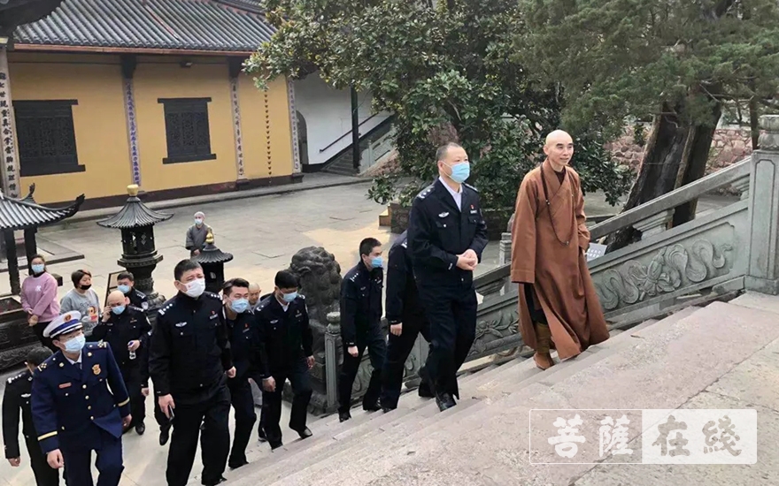 「宁波市公安局」宁波市公安局领导检查天童禅寺春节开放安全工作 「宁波市公安局」宁波市公安局领导检查天童禅寺春节开放安全工作