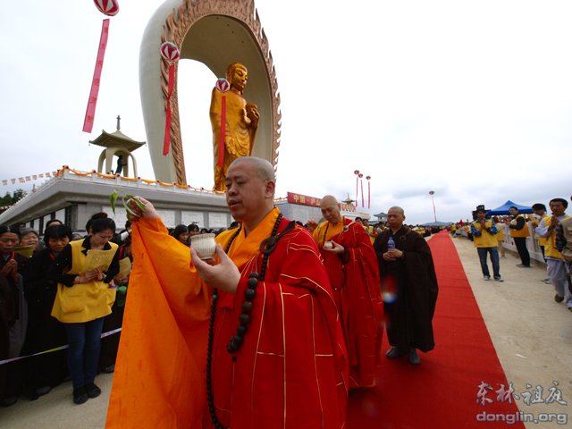 「佛教」佛诞日 庐山东林寺举行东林大佛装藏祝圣法会(组图) 「佛教」佛诞日 庐山东林寺举行东林大佛装藏祝圣法会(组图)
