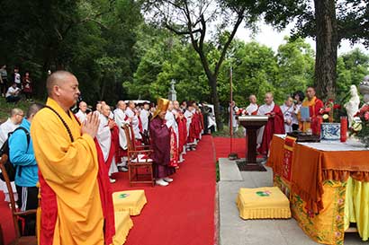 「佛教」湖北当阳玉泉寺隆重举行“天台佛法弘布世界和平碑”揭幕开光仪式