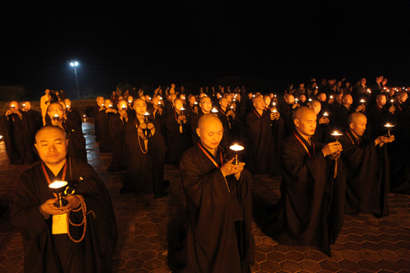 「佛教」尼泊尔中华寺在蓝毗尼圣园隆重举行传灯法会
