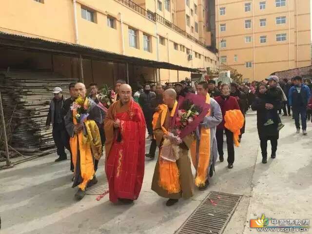 「极乐寺」甘肃甘谷六峰极乐寺僧众礼请能广法师接手住持寺院