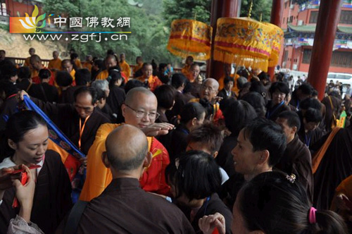 「佛教」六祖寺大愿方丈为千名优婆塞优婆夷传授四种菩萨戒
