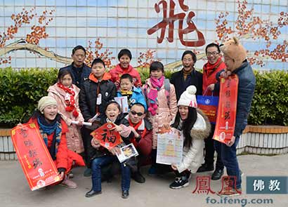 「华岩」华岩义工驱车5小时 为15位贫困生送棉衣