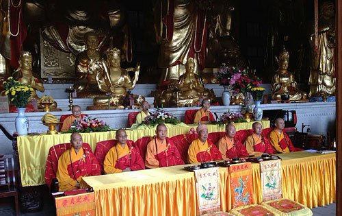 「崇圣寺」云南大理崇圣寺传授三坛大戒：投礼十师帖，奉馔十师斋