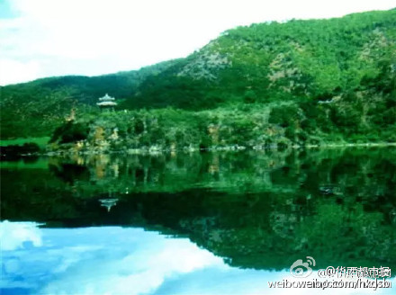 「泸沽湖」台湾女游客在泸沽湖发现一尊天然睡佛