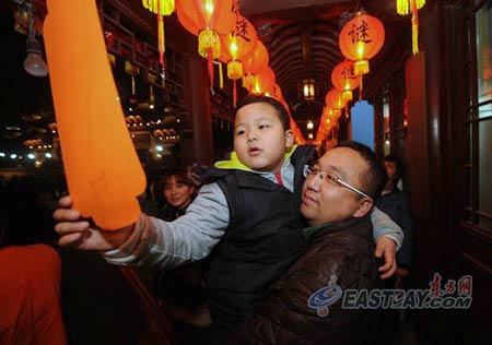 「年夜饭」元旦喜逢腊八 各地寺院施粥祈福迎新年