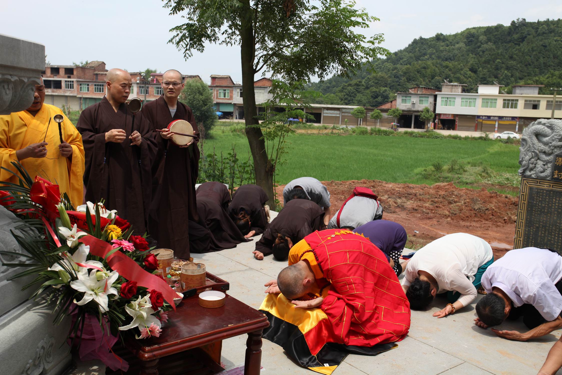 江西宜春慈化禅寺隆重举行历代祖师塔落成仪式 江西宜春慈化禅寺隆重举行历代祖师塔落成仪式