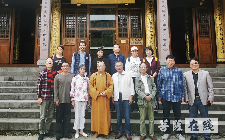 「皈依」缅怀追忆 弘一大师皈依弟子胡宅梵后人赴宁波伏龙寺参访 「皈依」缅怀追忆 弘一大师皈依弟子胡宅梵后人赴宁波伏龙寺参访