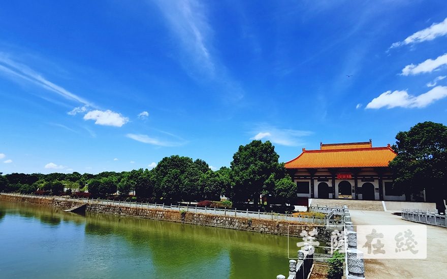 「佛教」第四届洞庭湖区佛教界百万善款扶贫助学活动在湖南湘阴举行