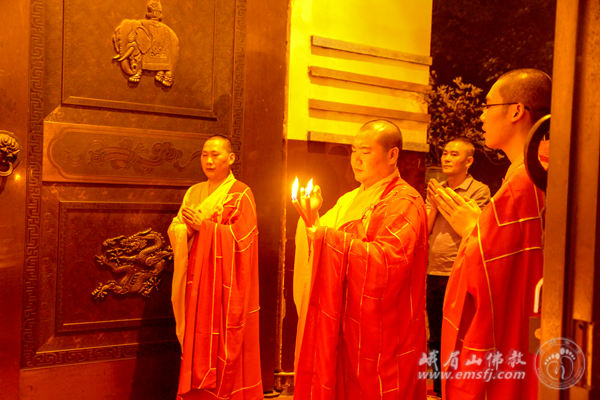 「峨眉山」四川峨眉山各寺举办多种法会恭祝十方普贤圣像落成开光十周年
