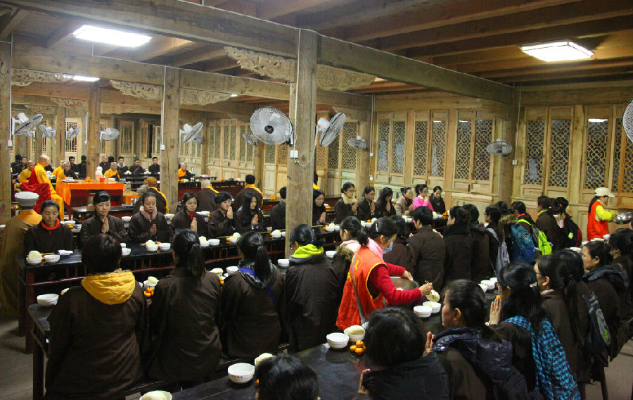 「佛教」文殊院青年佛学会闻熏六班参访四川内江圣水寺体验禅修