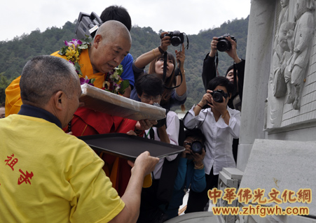 「佛教」六祖八塔装藏圆满仪式在广东肇庆四会六祖寺举行 柬埔寨僧王参加