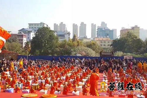「西双版纳」西双版纳总佛寺举行177位少年出家法会