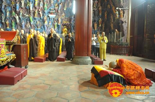 「佛教」广东省韶关南华禅寺为尼泊尔和我国西藏震区祈福募捐