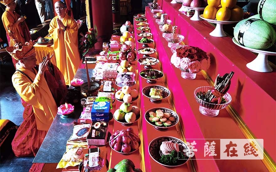 「佛教」佛欢喜日 上海洪福禅寺举行盂兰盆传供法会