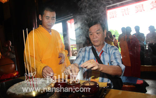 「南山寺」两岸媒体在三亚南山寺举行和平发展法会