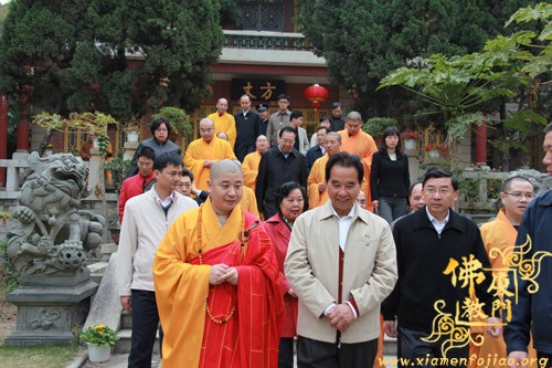 「南普陀寺」原中共中央政治局常委、中央纪检委书记吴官正莅临南普陀寺视察