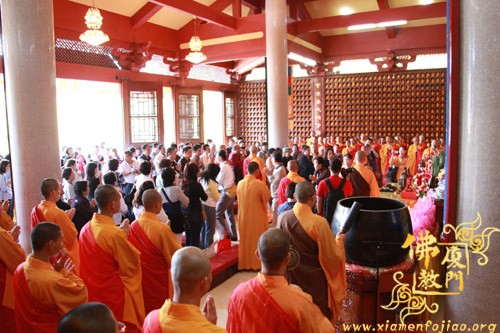 「佛教」新加坡佛教总会副主席法照大和尚一行在太平岩寺举行斋僧植福法会