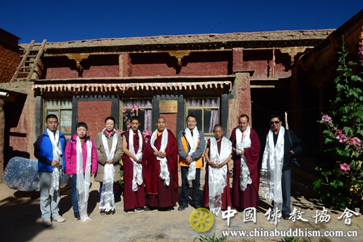 「佛教」中国佛教协会赴日喀则边境寺庙捐赠《十万颂》