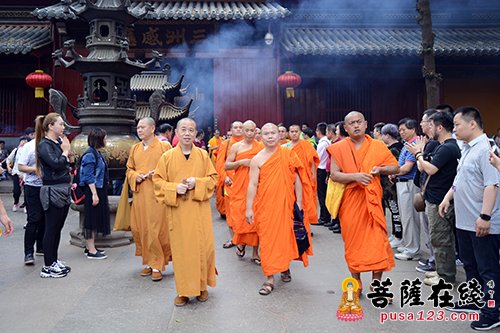 「佛教」南传佛教代表团参访普陀山 王健司长、道慈法师亲切会见