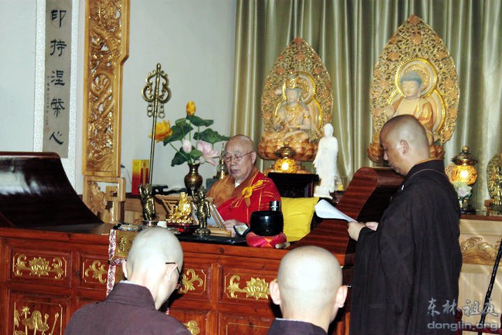 「东林寺」传印长老于佛诞节在东林寺为18位净人举行剃度仪式