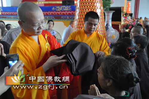 湖南沅江景星寺隆重举行三皈五戒暨消灾祈福法会洒净仪式