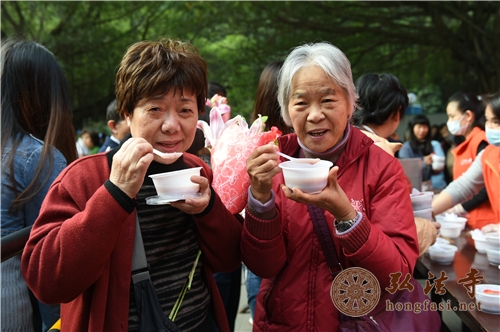 「弘法寺」广东深圳弘法寺隆重举行2015年腊八施粥会