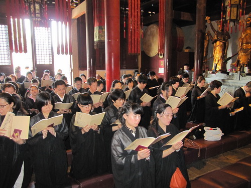 「佛教」上海西林禅寺隆重举办“佛诞授皈依、弘传五戒仪”活动