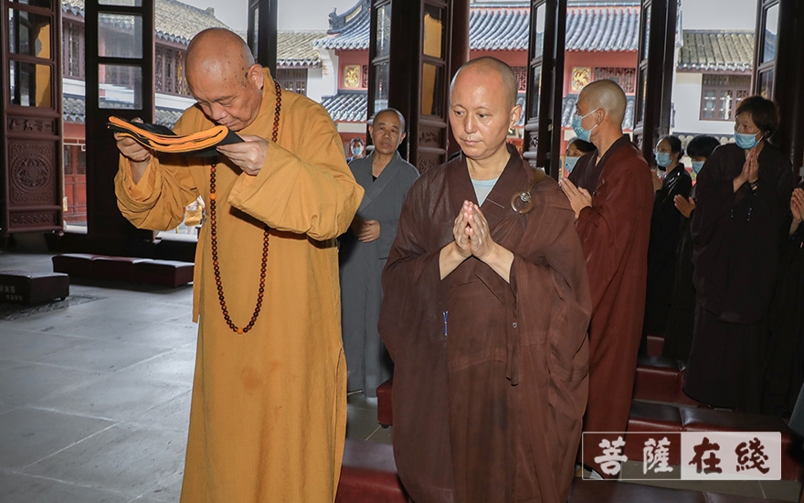 「白象」道慈大和尚为圆通禅林、白象禅院新请寺院负责人送位