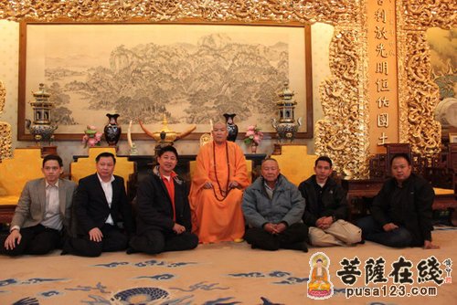 「泰国驻华大使馆」泰国驻华大使馆一行到北京灵光寺参拜佛牙舍利