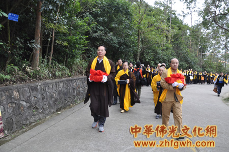「观音山」广东东莞观音山千里取经 观音寺2013元旦举行《大藏经》安放仪式