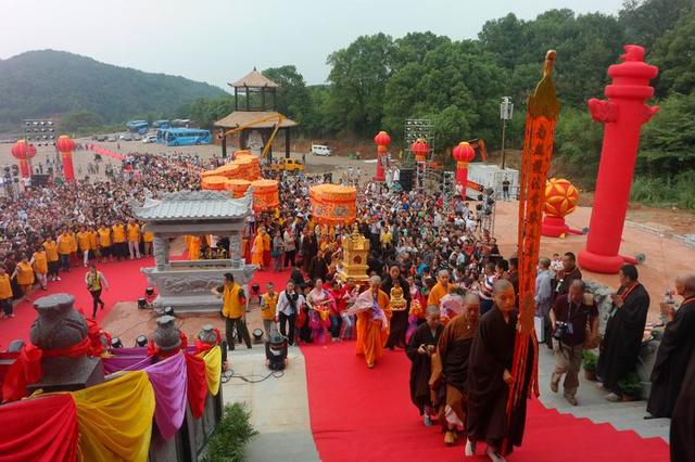 「佛教」江西上高九峰禅寺举行恭迎本老舍利供奉祈福大典