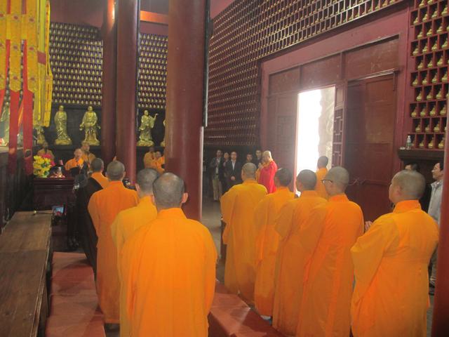 「万寿寺」湖南阳明山万寿寺为尼泊尔和我国西藏日喀则震区祈福