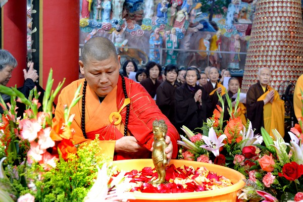 「佛教」四月初八日,湖南东山古寺举行浴佛法会 「佛教」四月初八日,湖南东山古寺举行浴佛法会