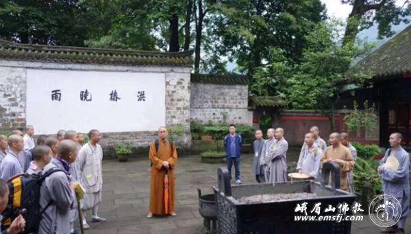 「普贤菩萨」四川峨眉山举行“行愿百人行　践行普贤愿”第十六期行愿慈善行
