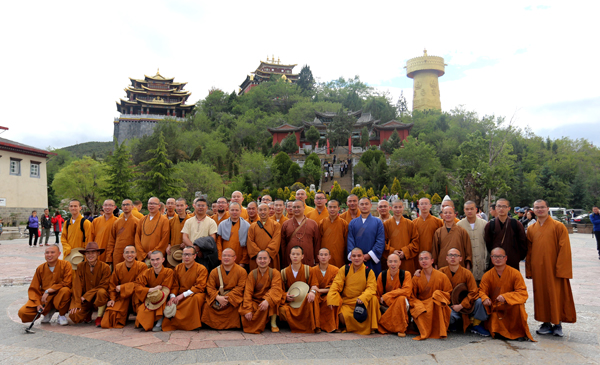 「佛教」中国佛学院普陀山学院2012级本科班毕业参学团“七彩云南”之旅圆满
