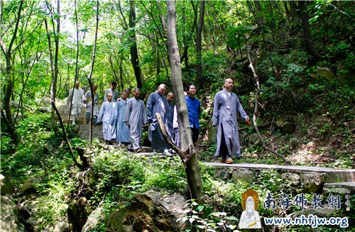 「佛教」本焕学院执事班于湖北大洪山大慈恩寺禅堂起香