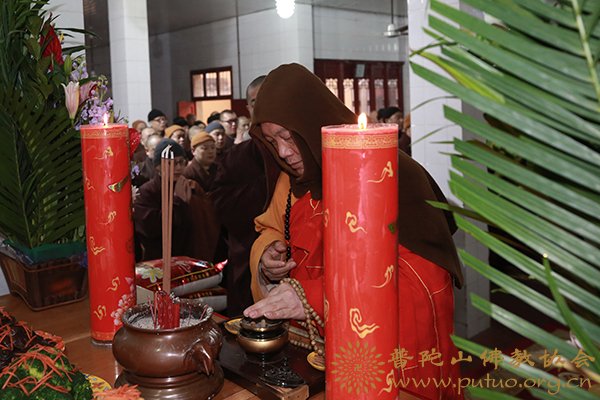 「普陀山」普陀山普济禅寺小年夜举行监斋菩萨上供法会