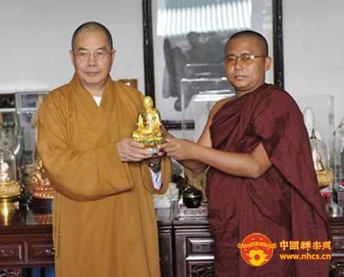 「佛教」缅甸佛教代表团访问广东南华禅寺 传正大和尚赠六祖像纪念