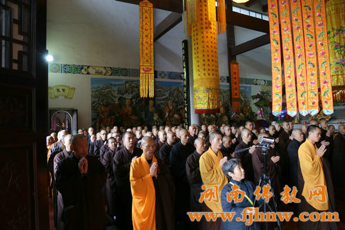 「佛教」湖南省佛教协会2015年传授二部僧戒法会广法寺(男众)举行结界洒净 「佛教」湖南省佛教协会2015年传授二部僧戒法会广法寺(男众)举行结界洒净