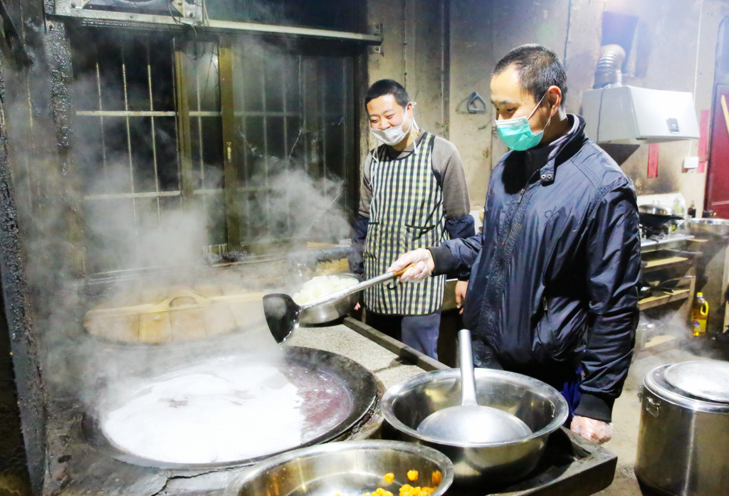 「腊八节」腊八日吉祥施粥 伽蓝众安泰放生——慧日禅寺举办施粥活动、放生法会