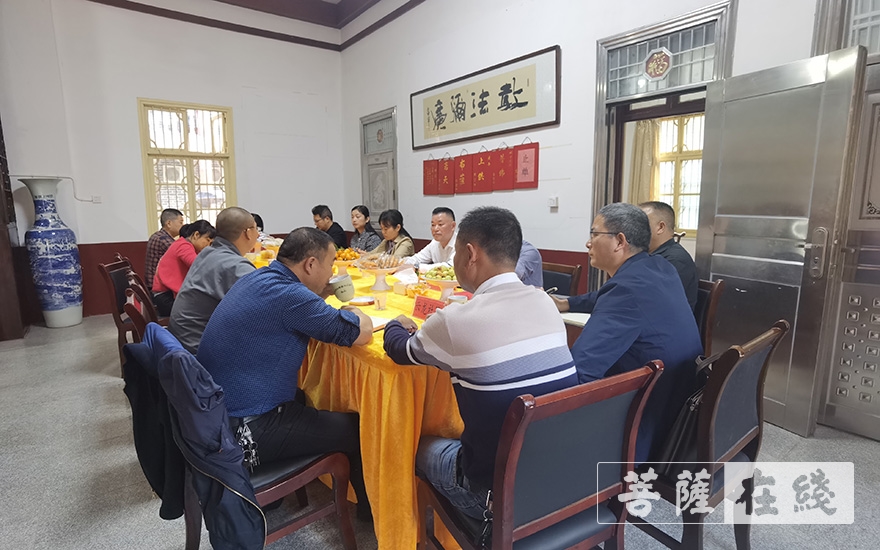 湖南省湘潭县委常委陈卫兵带队赴金霞山龙兴寺解决用水问题 湖南省湘潭县委常委陈卫兵带队赴金霞山龙兴寺解决用水问题