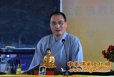 宗捷法师应广东六祖寺之邀讲授皈依三宝始终学修摄要颂