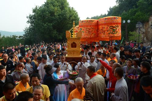 「佛教」江西大金山寺举行恭迎本老舍利供奉祈福大典