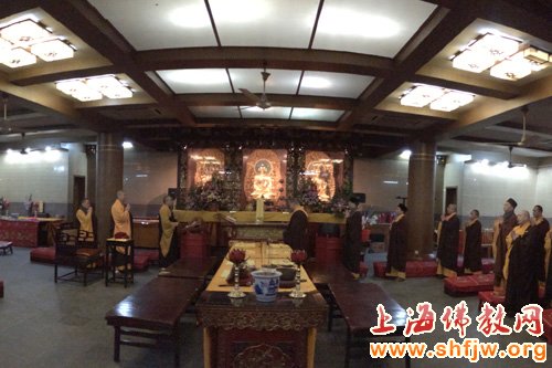 上海龙华古寺为3·8失联飞机上祈祷超度