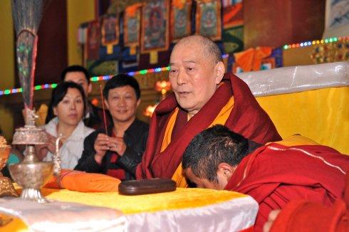 「佛教」僧人转世投胎，三岁时自行找回前世寺庙